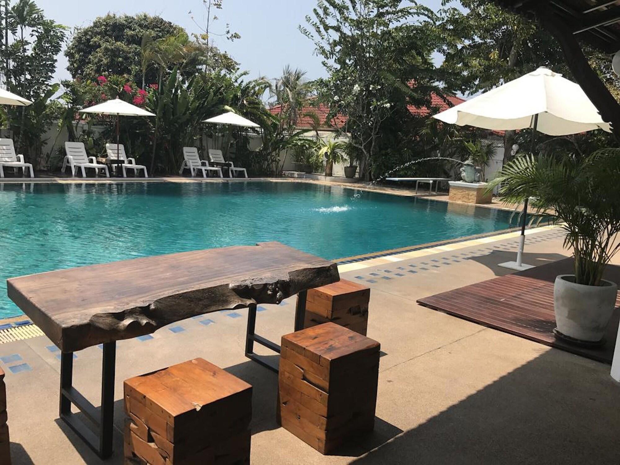 Heaven Hill Pool Guest house