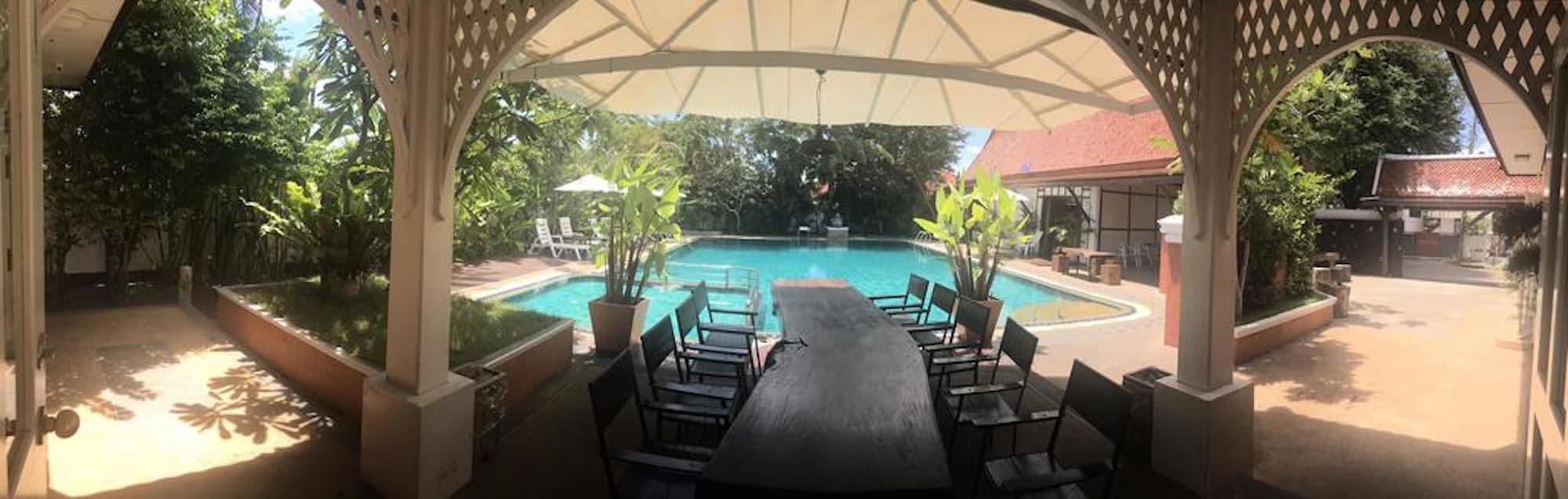Heaven Hill Pool Guest house