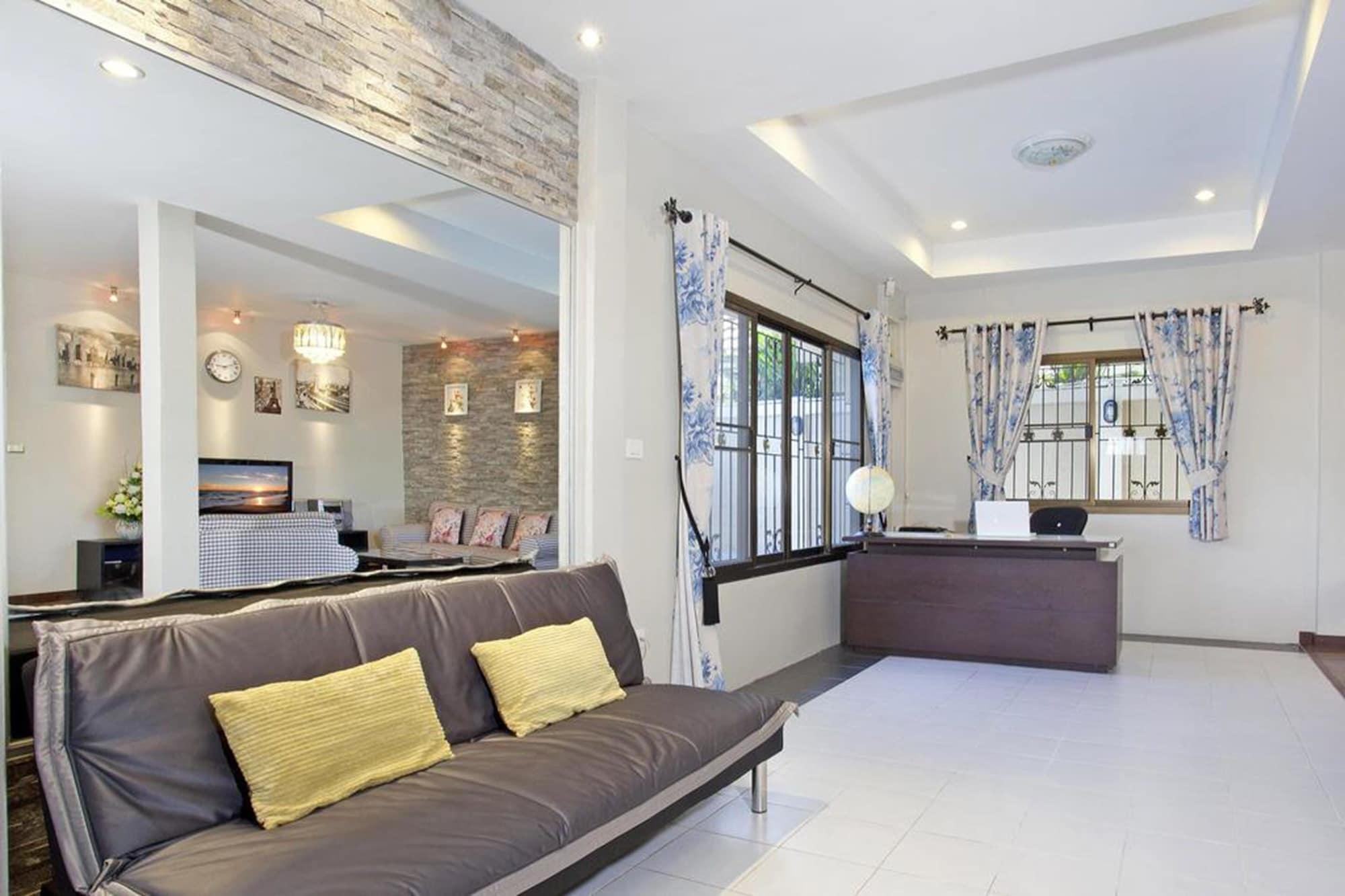 Pool Tanzanite Near Walking Street Villa Pattaya