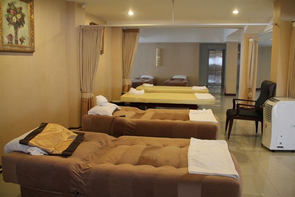 Hotel The Grand By Zuzu