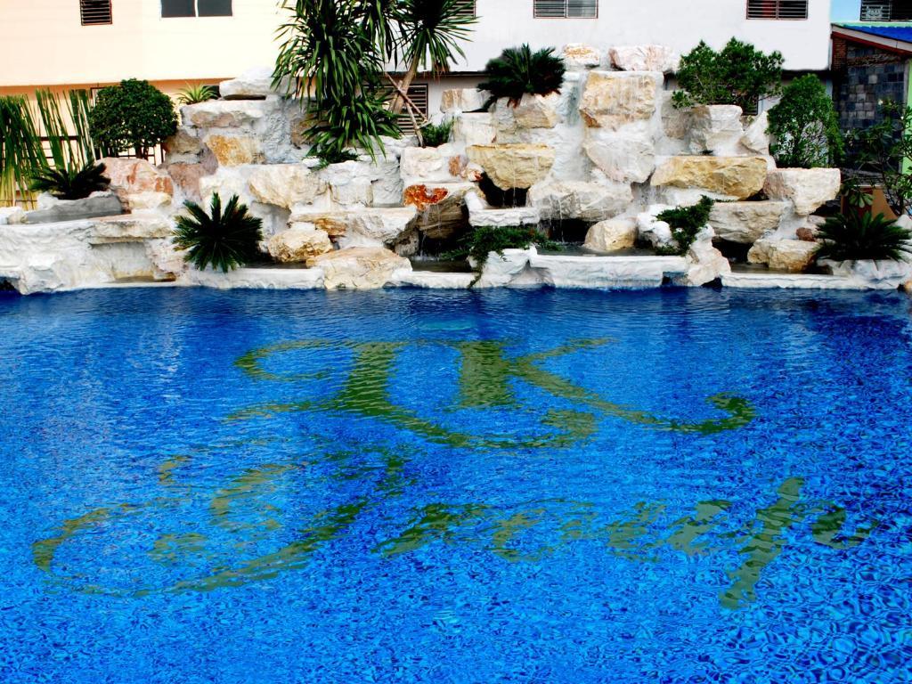 Lk Grand Living Place Hotel