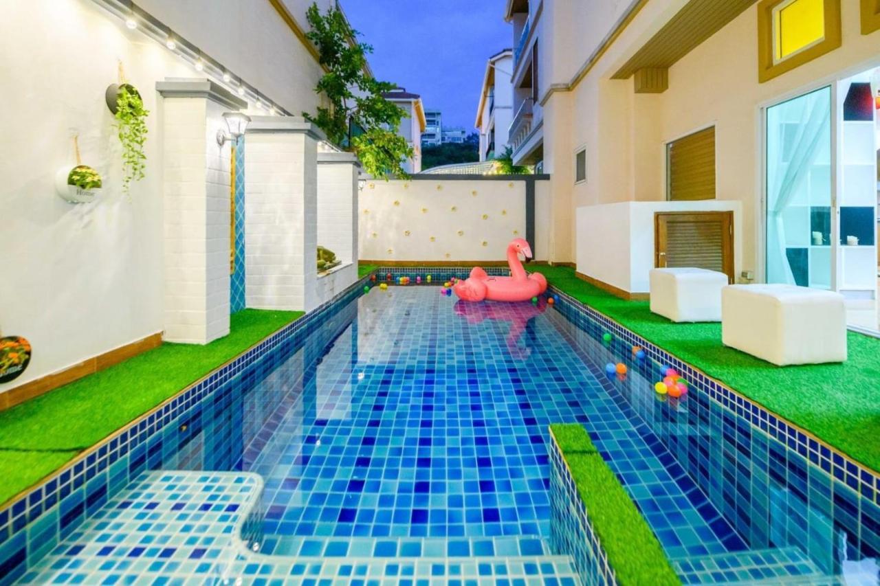 Ferienhaus Private Swimmingpool Townhome With 4 Bed/4bath Pattaya