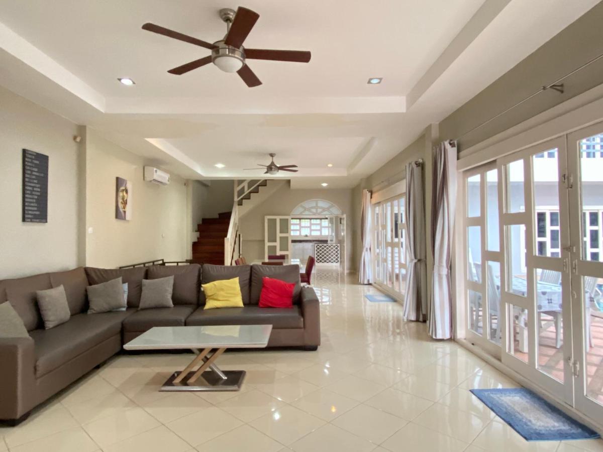 Simple Euro Villa,50m To Beach,6+2br,bbq,golf,karaoke Villa Pattaya
