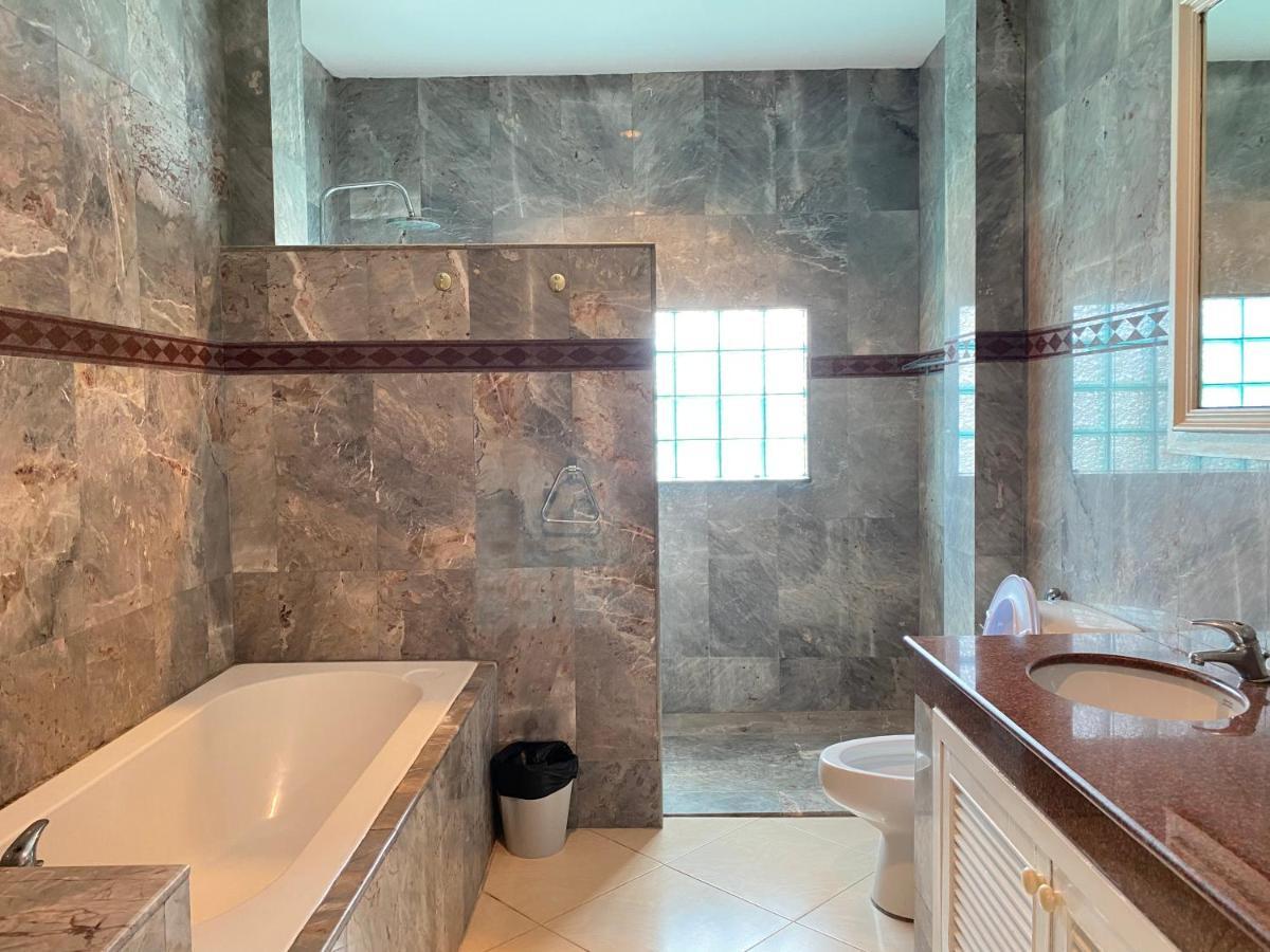 Simple Euro Villa,50m To Beach,6+2br,bbq,golf,karaoke * Pattaya