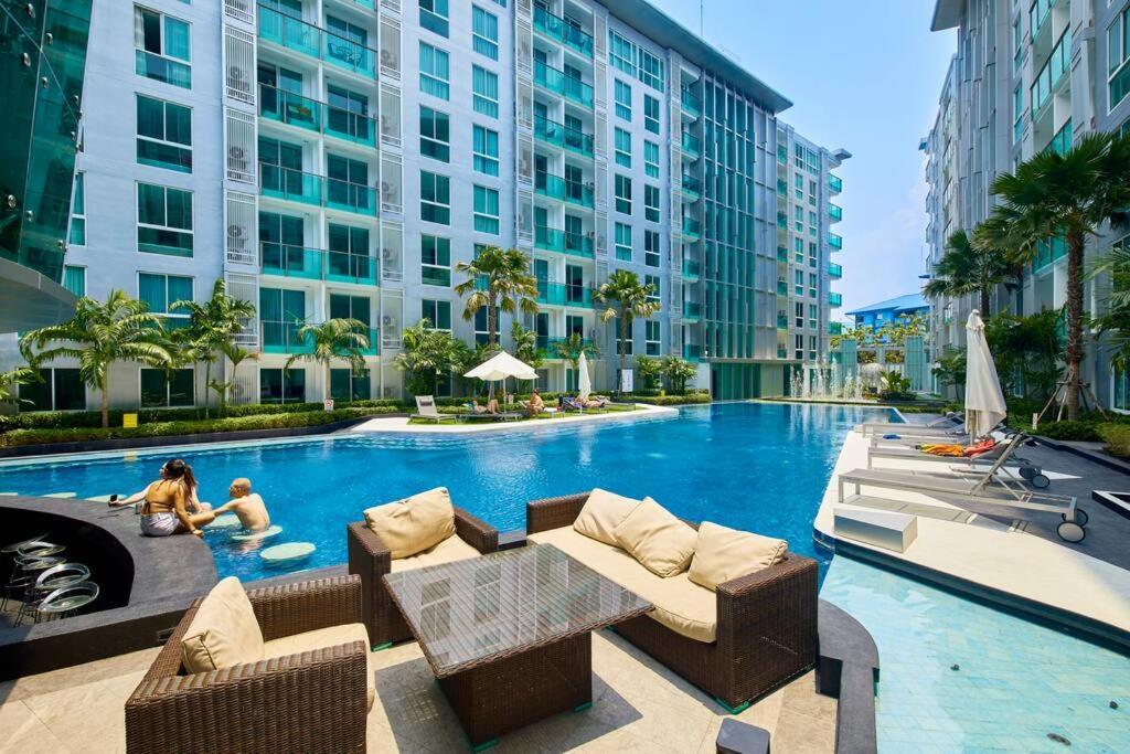 Center By Tech Apartment