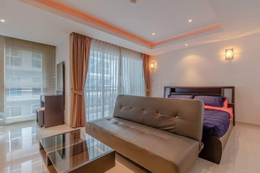 Avenue C5 Apartment