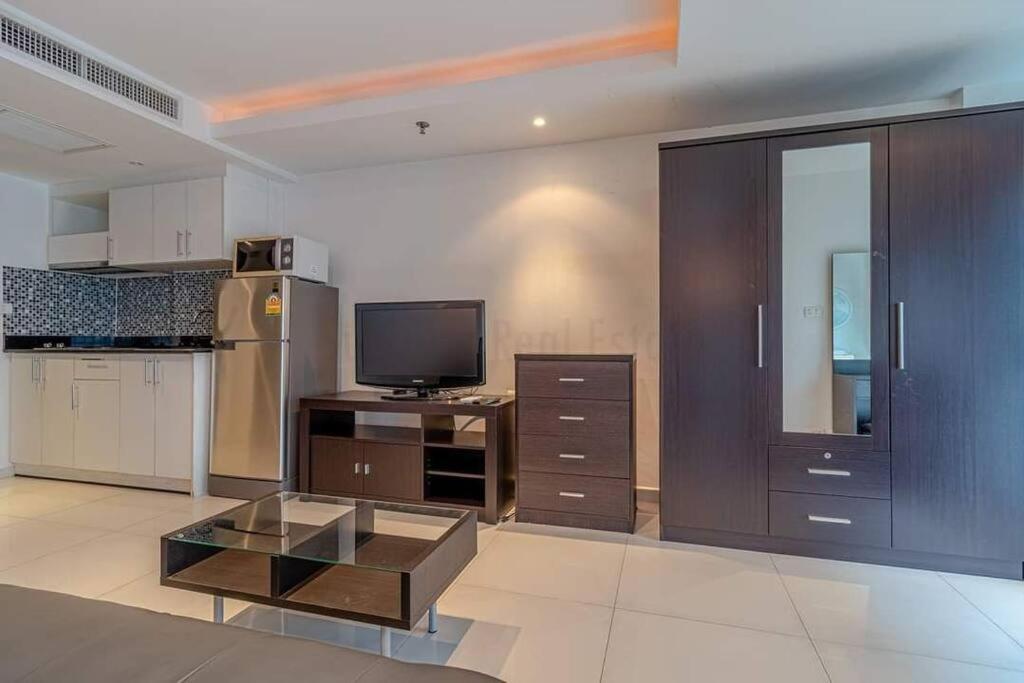 Avenue C5 * Pattaya