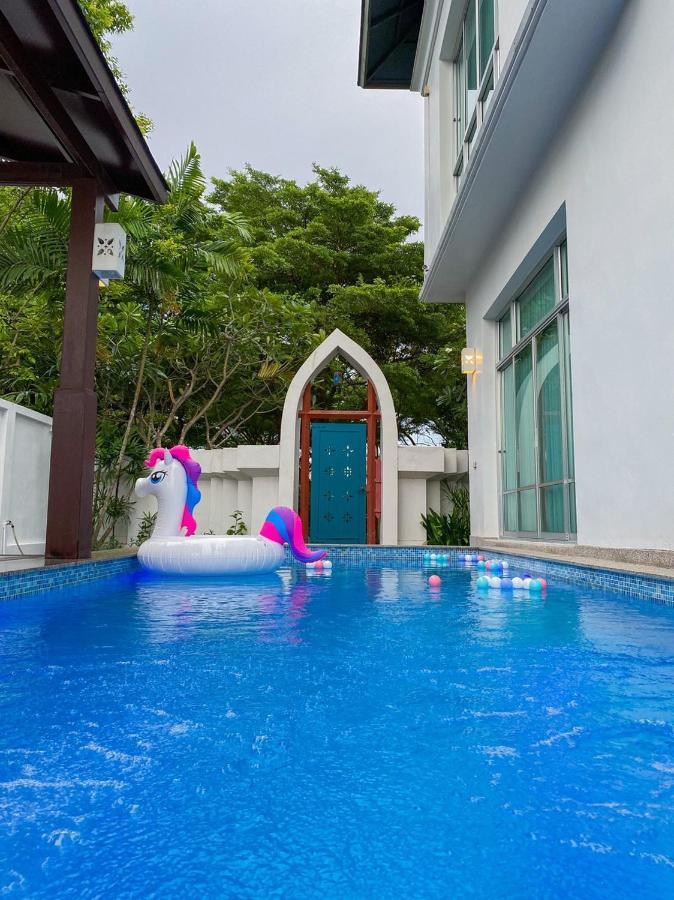 Twenty Two Pool Pattaya