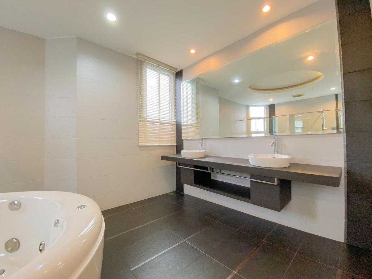 Twenty Two Pool Pattaya