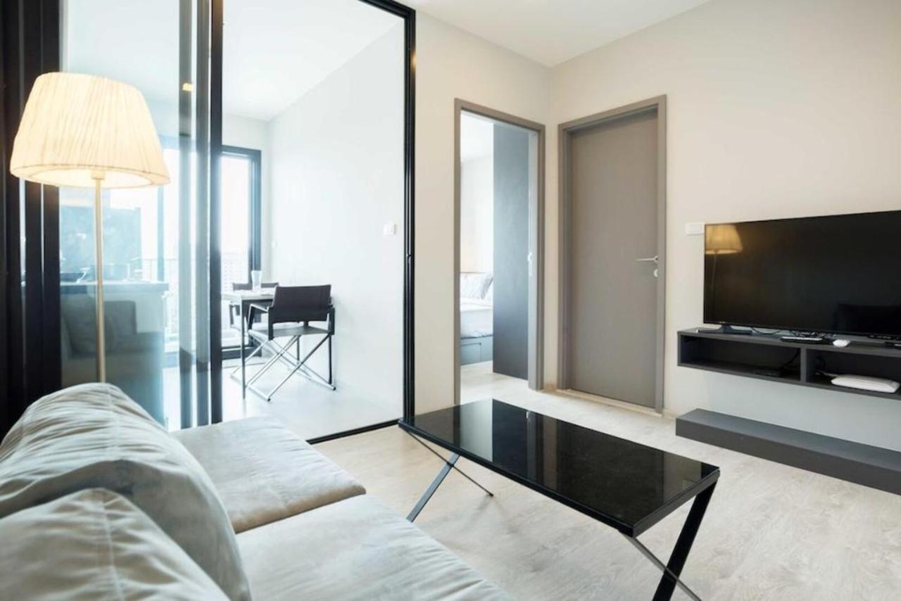 -amazing Location With Infinity Pool Apartment