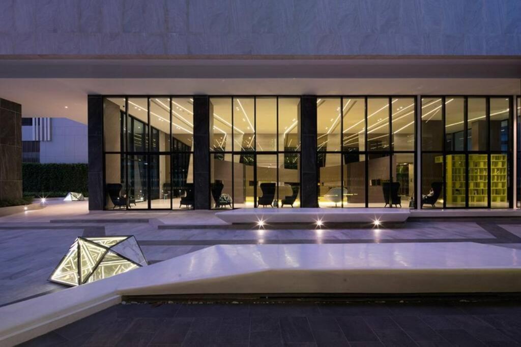 Apartment The Base Center Of Rooftop Swimming Pool *