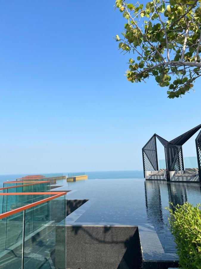 Edge หรูใจกลางเมืองพัทยา Apartment