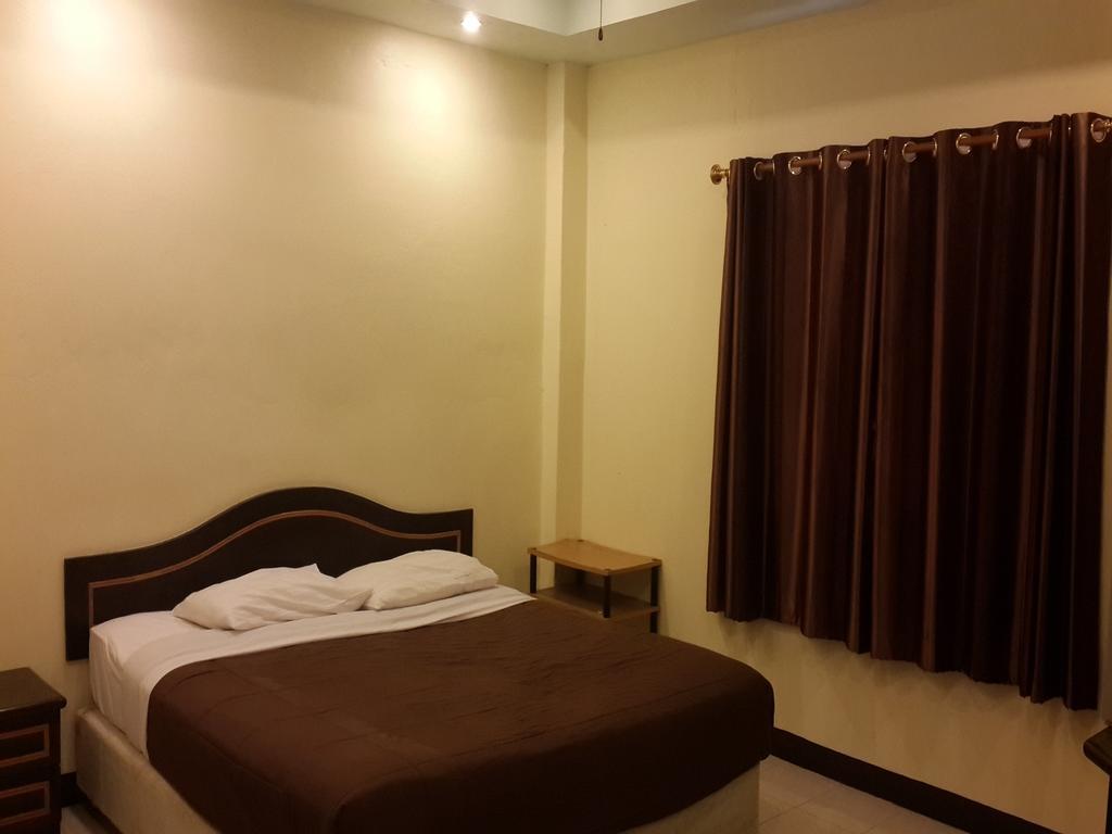 Parinya's 2*