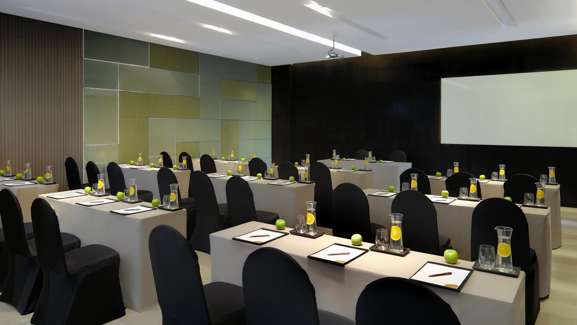 Signature Hotel 4*