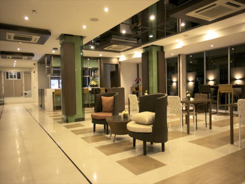 April Hotel