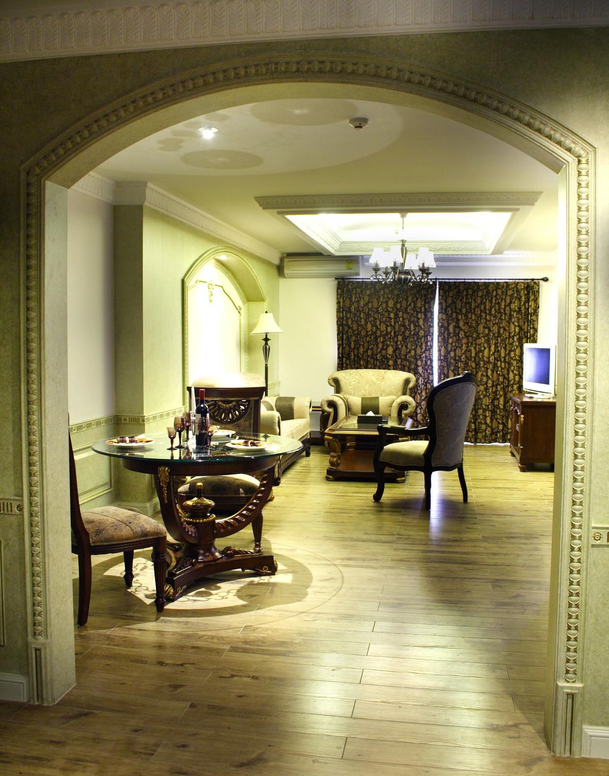 Hotel Four Seasons Place 4*