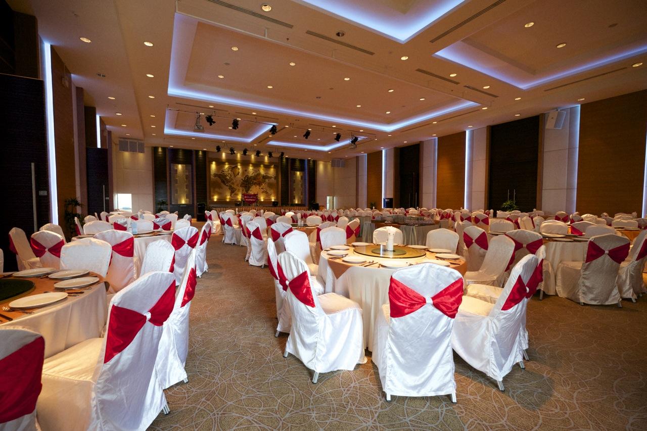 Welcome World Beachfront Hotel 4*