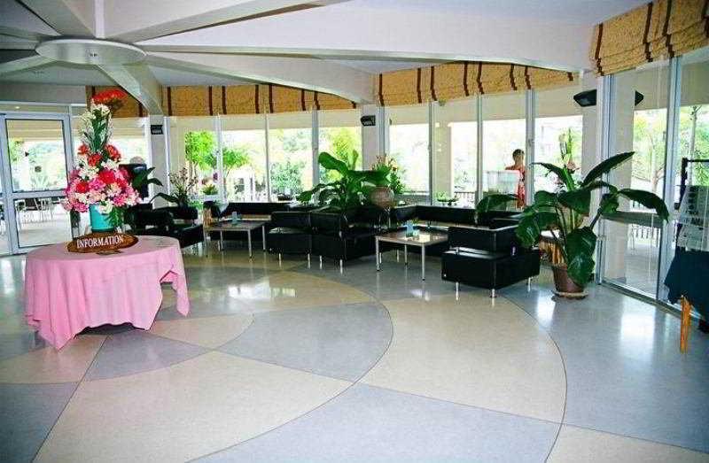The Leela & Hotel 4*