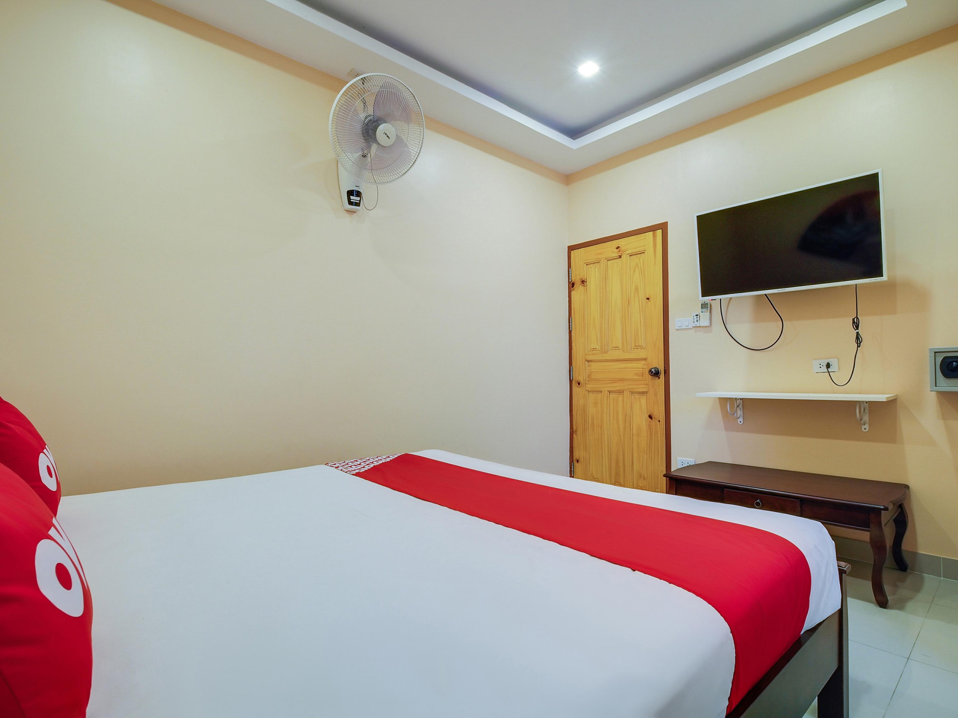 Patumnak Hotel 2*
