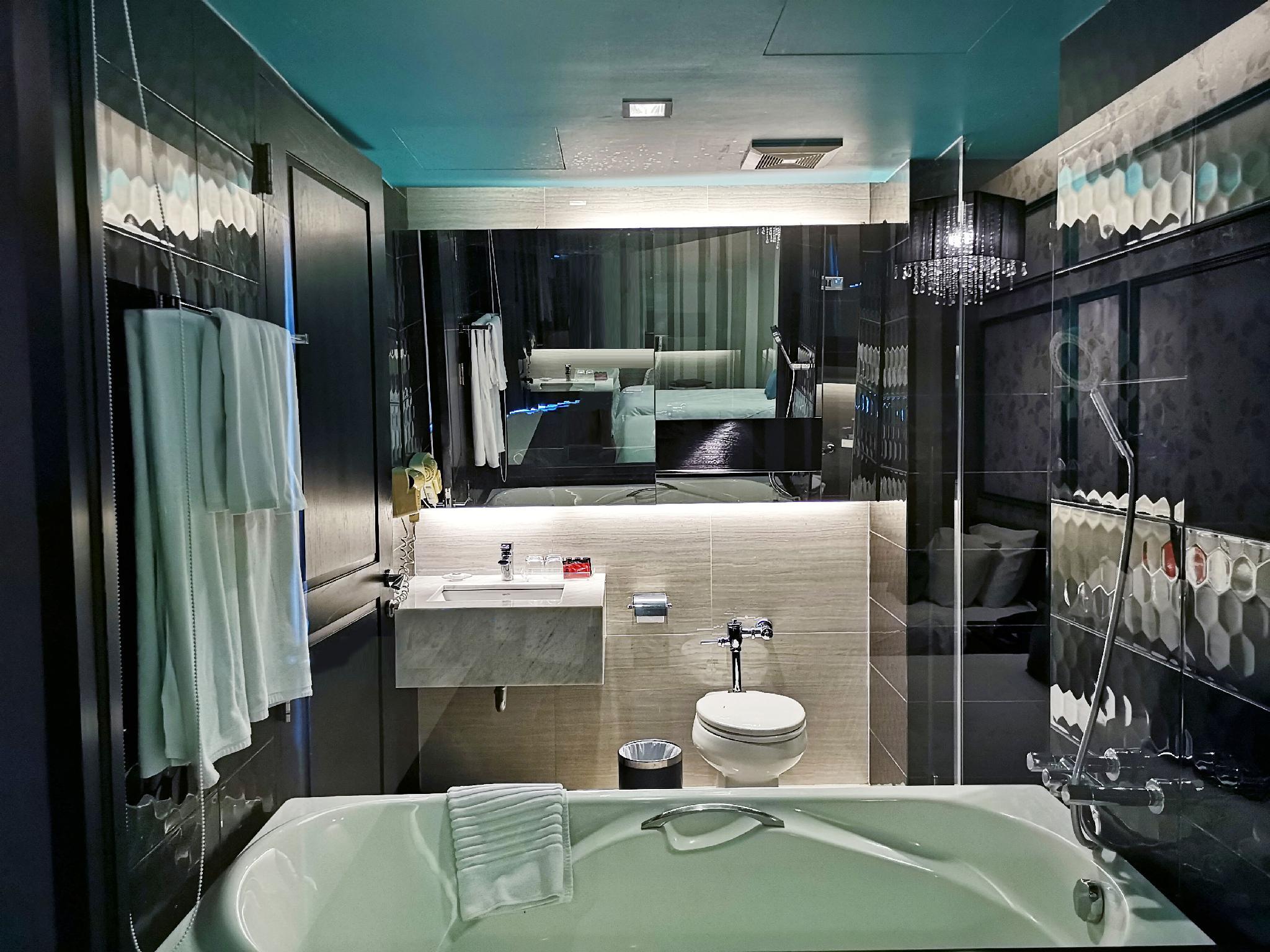 Hotel Tsix5 Quarter 5*