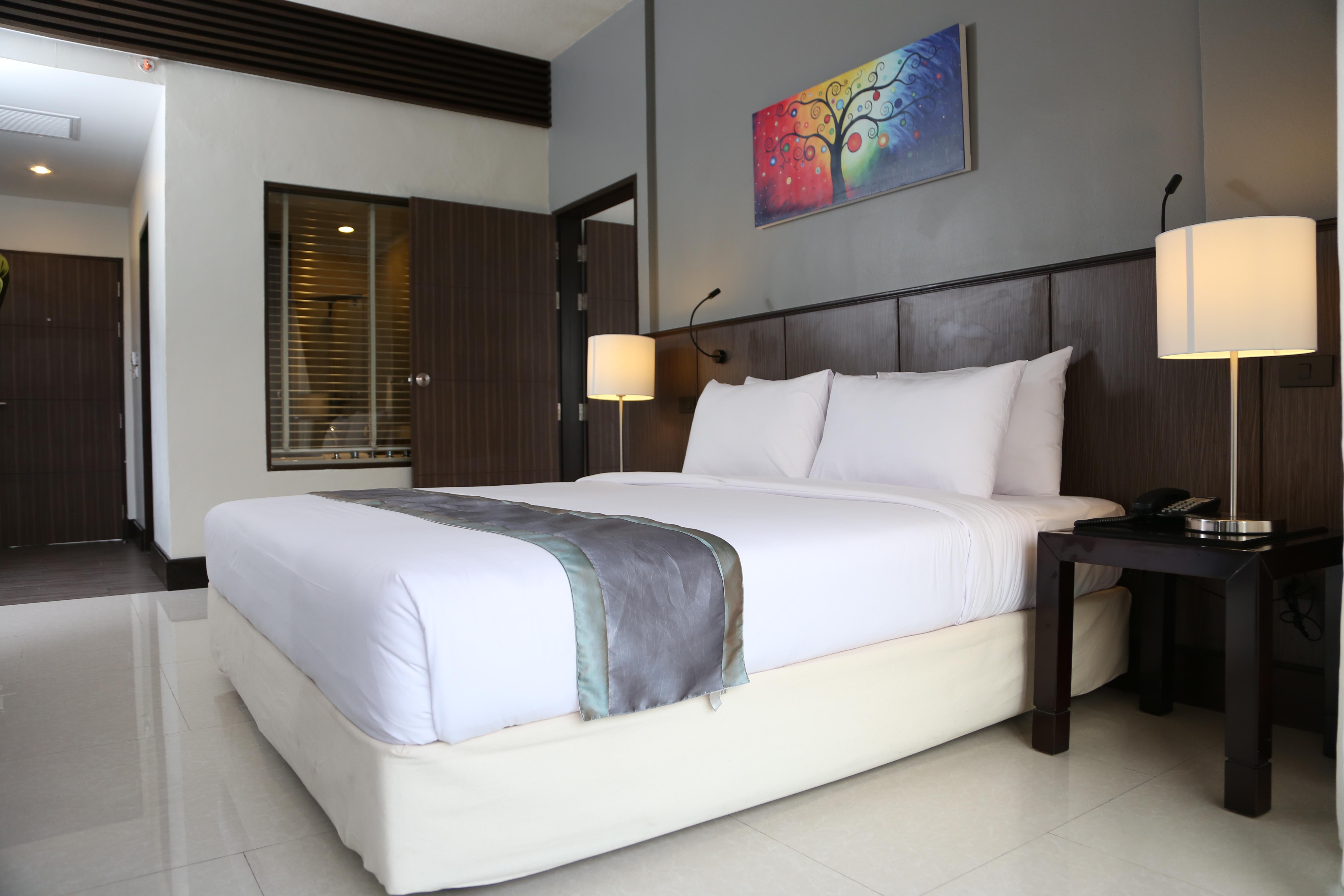 Hotel Woraburi &