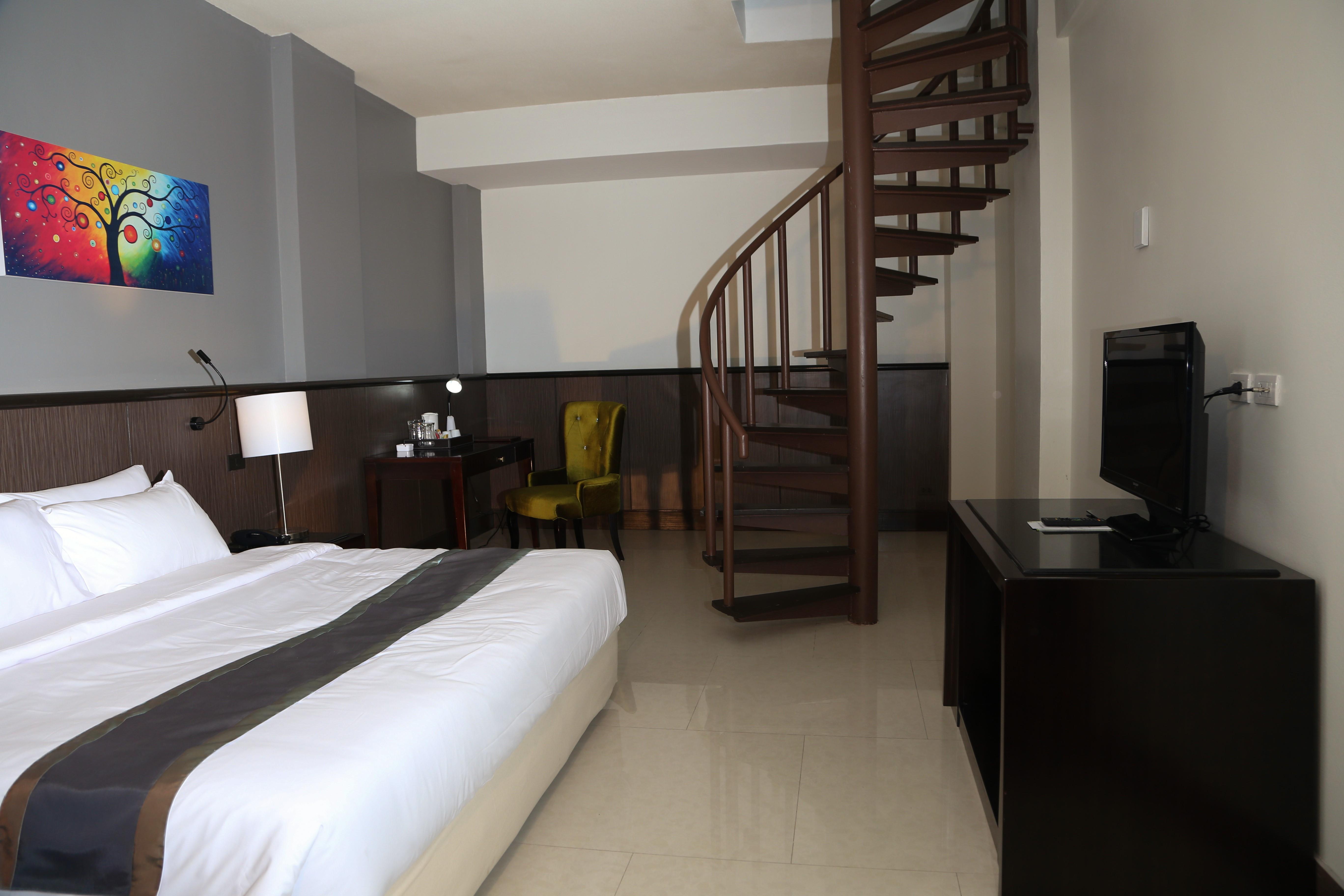 Hotel Woraburi &