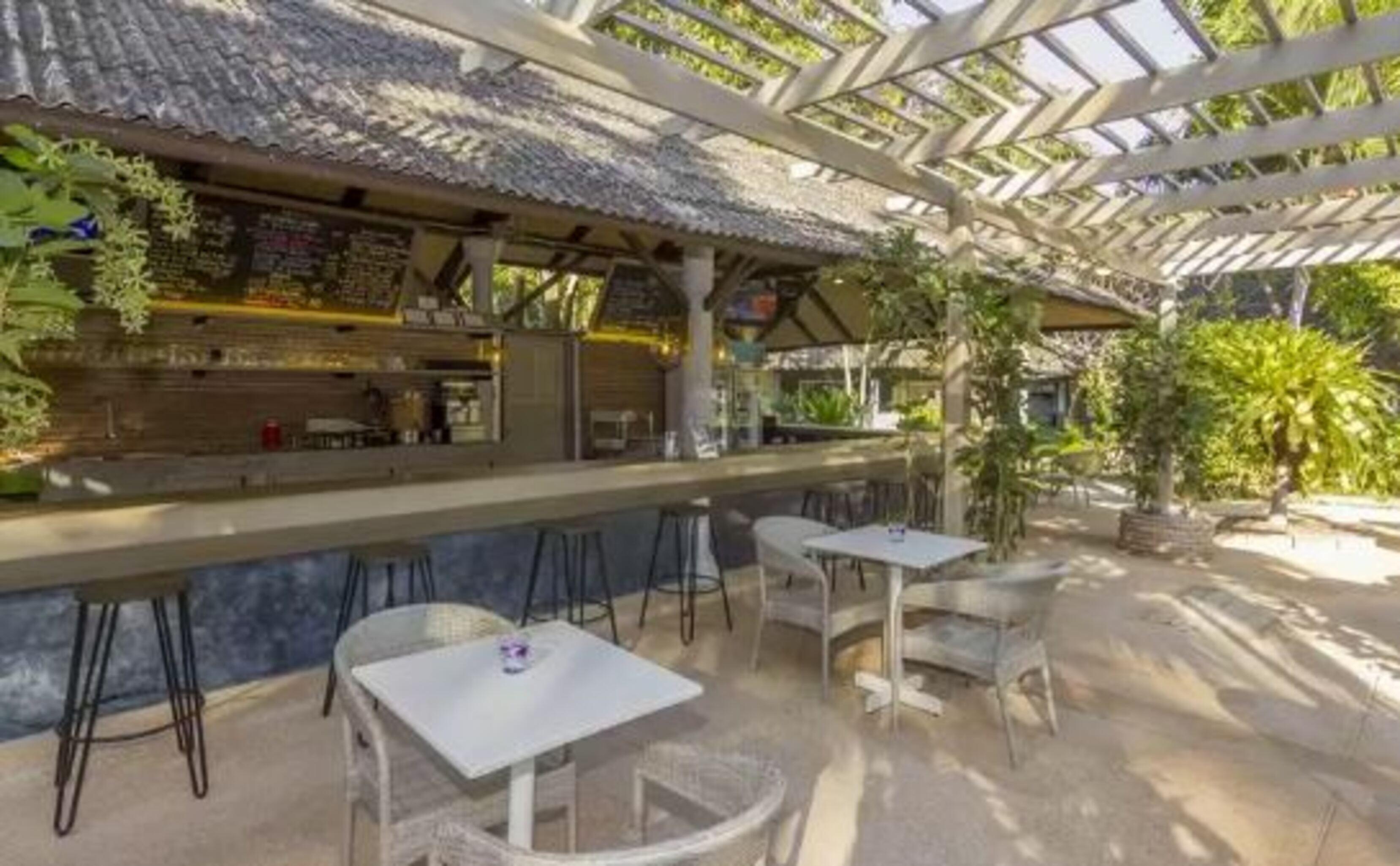 Let's Hyde & - Pool Pattaya