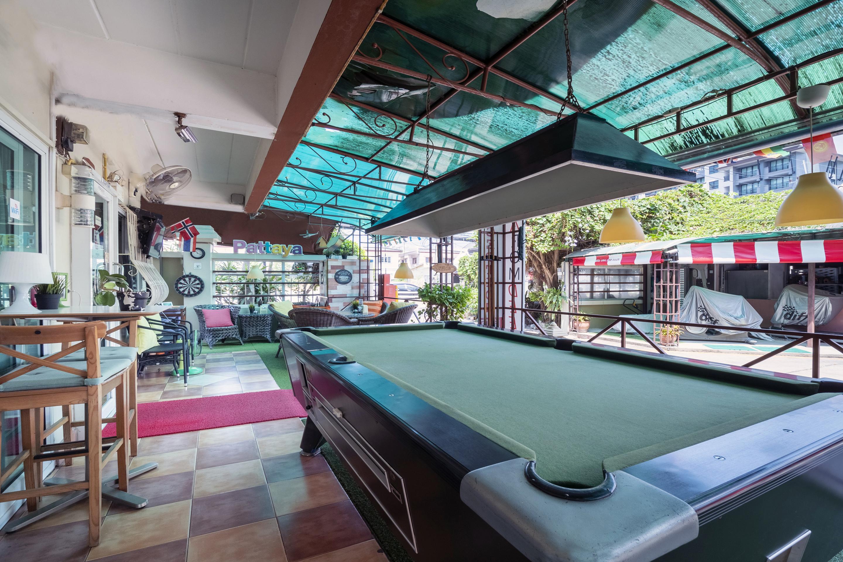 Oyo 838 Aromdee Hotel