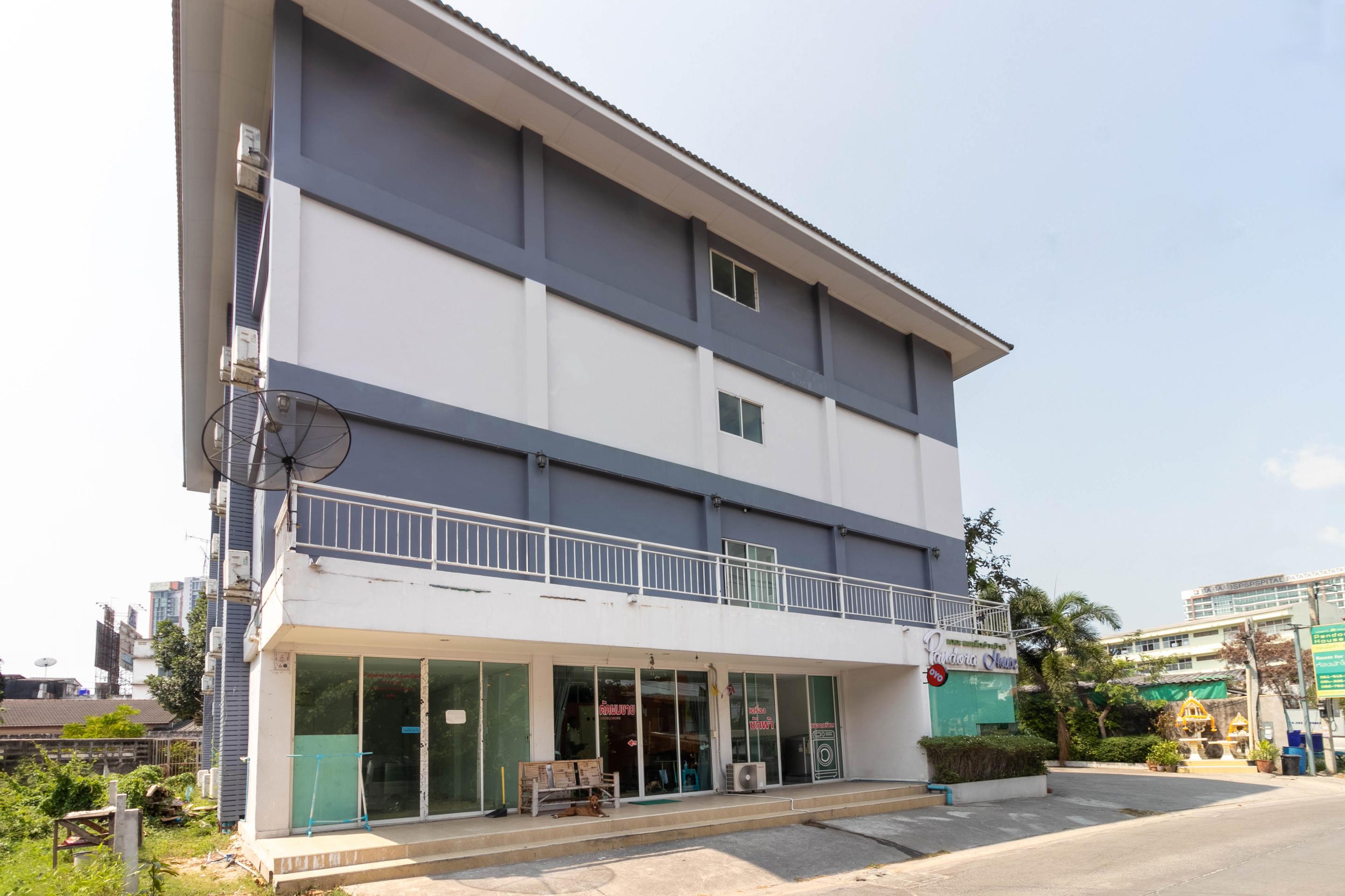Oyo 75389 Pandora House 2*