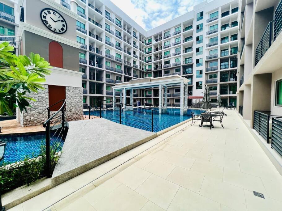 New 1-br Pool View New Arcadia Apartment Pattaya