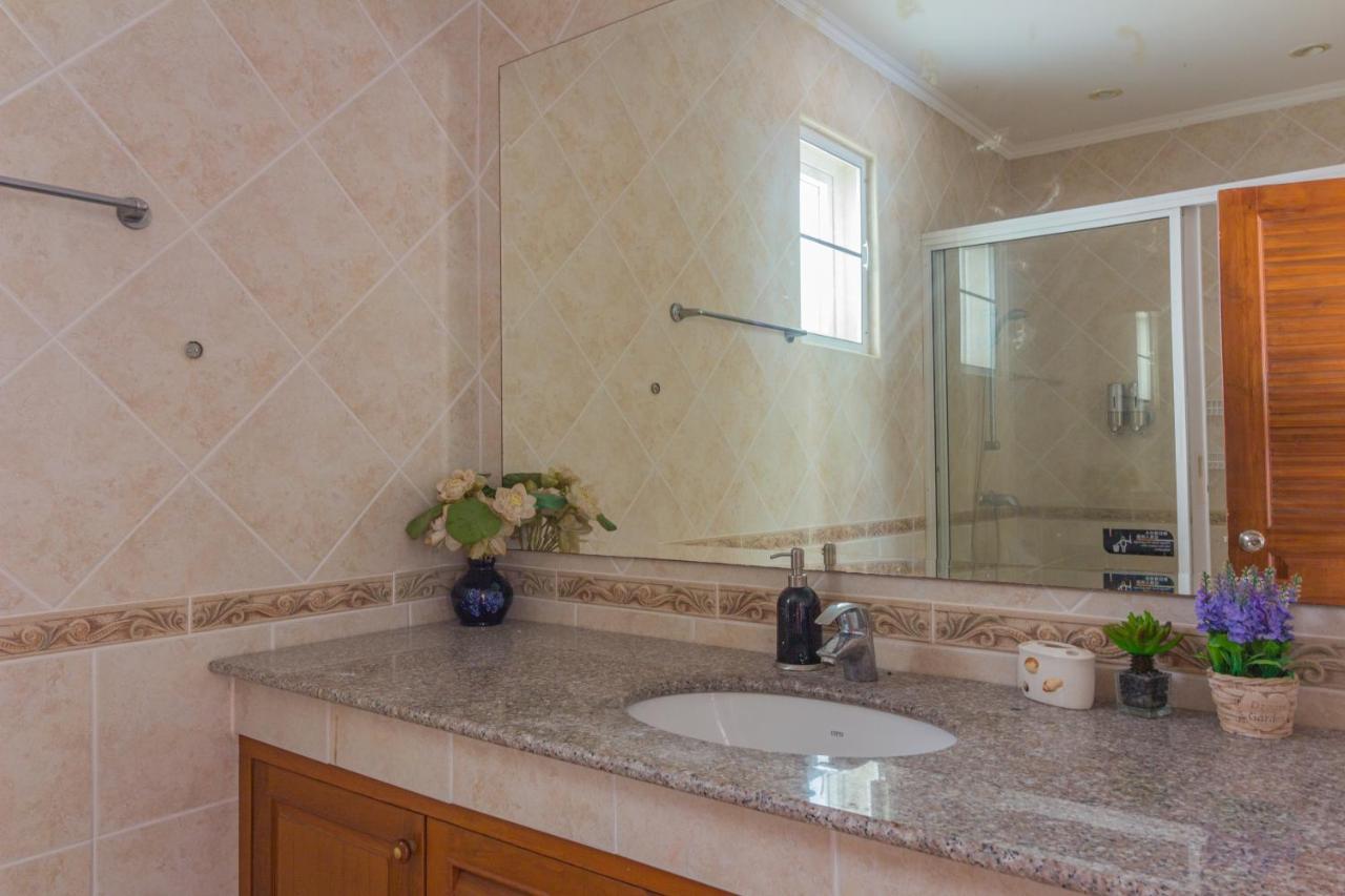 Luxury 3 Bhk 200m From The Villa Pattaya
