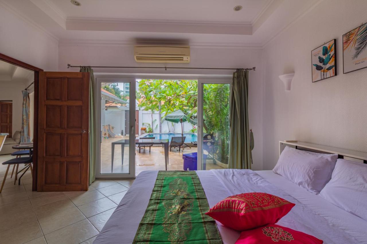 Villa Luxury 3 Bhk 200m From The Pattaya