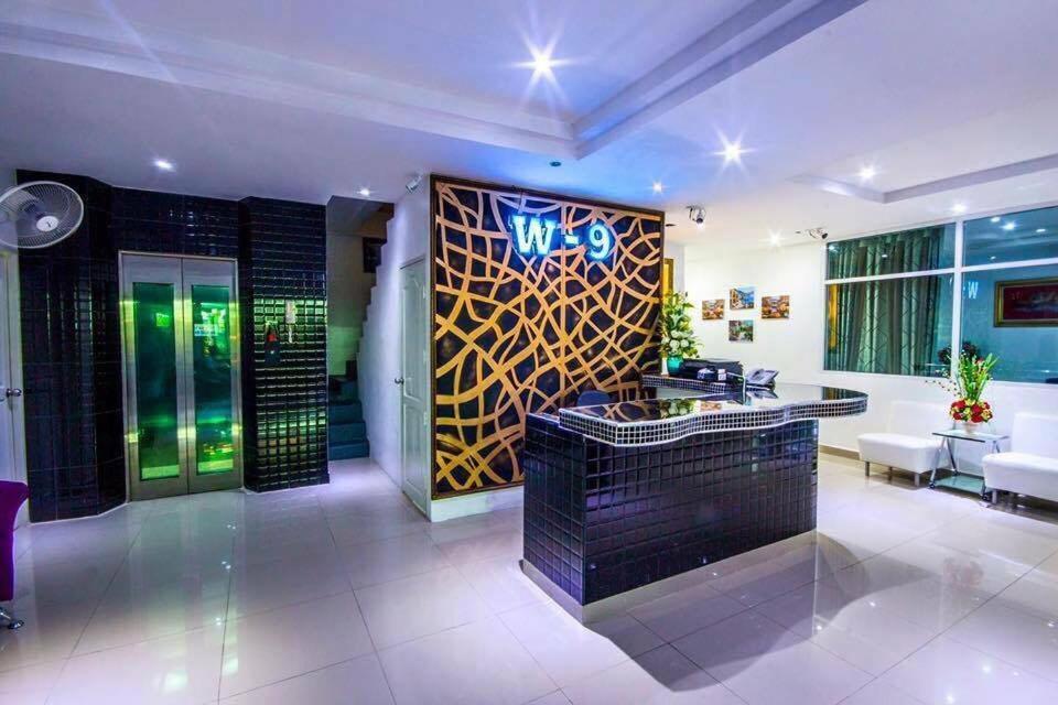 W-9 * Pattaya