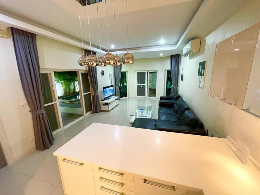 Luxury Pool Villa, On Private Project Majestic Pratumnak * Pattaya