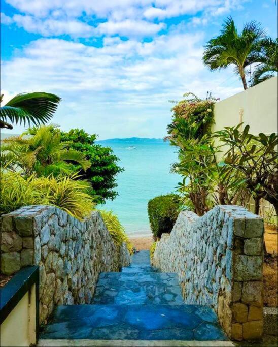 Luxury Pool Villa, On Private Project Majestic Pratumnak Villa Pattaya