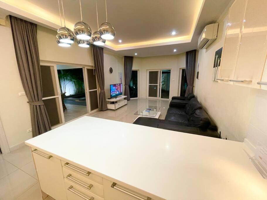Villa Luxury Pool Villa, On Private Project Majestic Pratumnak Pattaya
