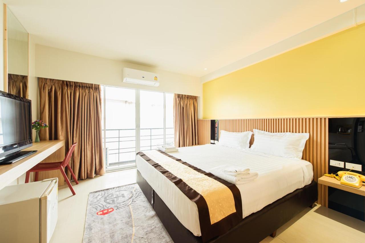 The Golden Boutique And 3*