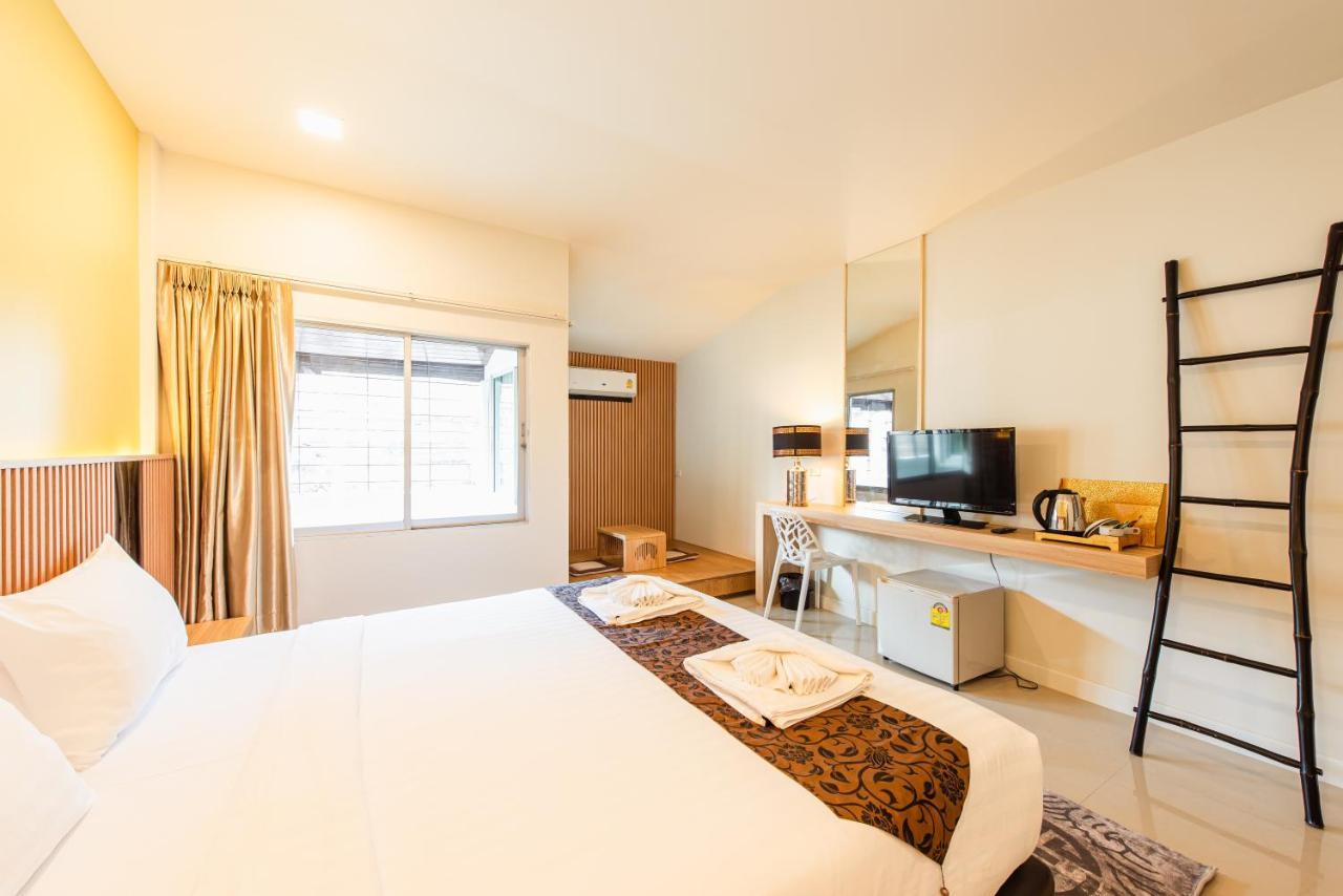 The Golden Boutique And 3*