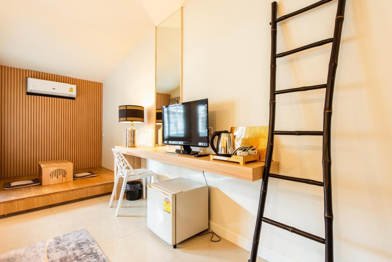 The Golden Boutique And 3*