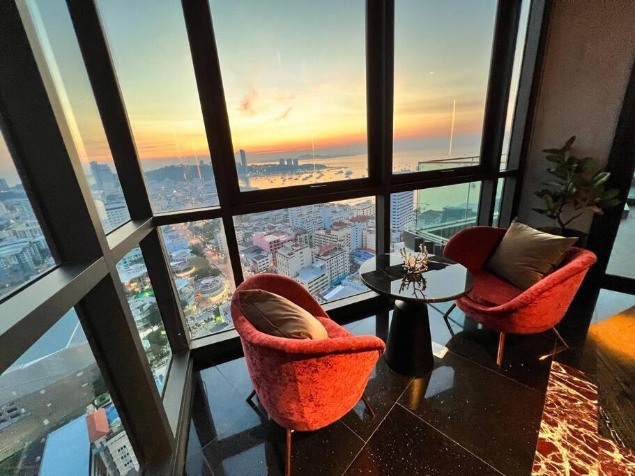 Secret Gem Sea-view King Size Edge Apartment Pattaya