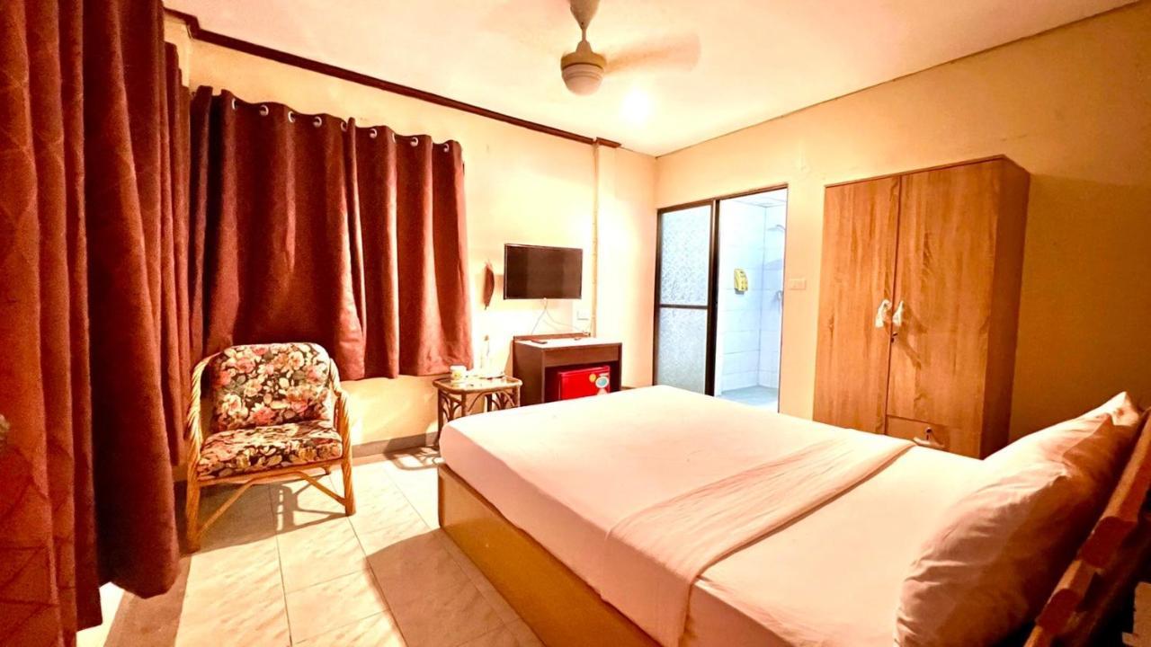 Lewiinski's Guest house *