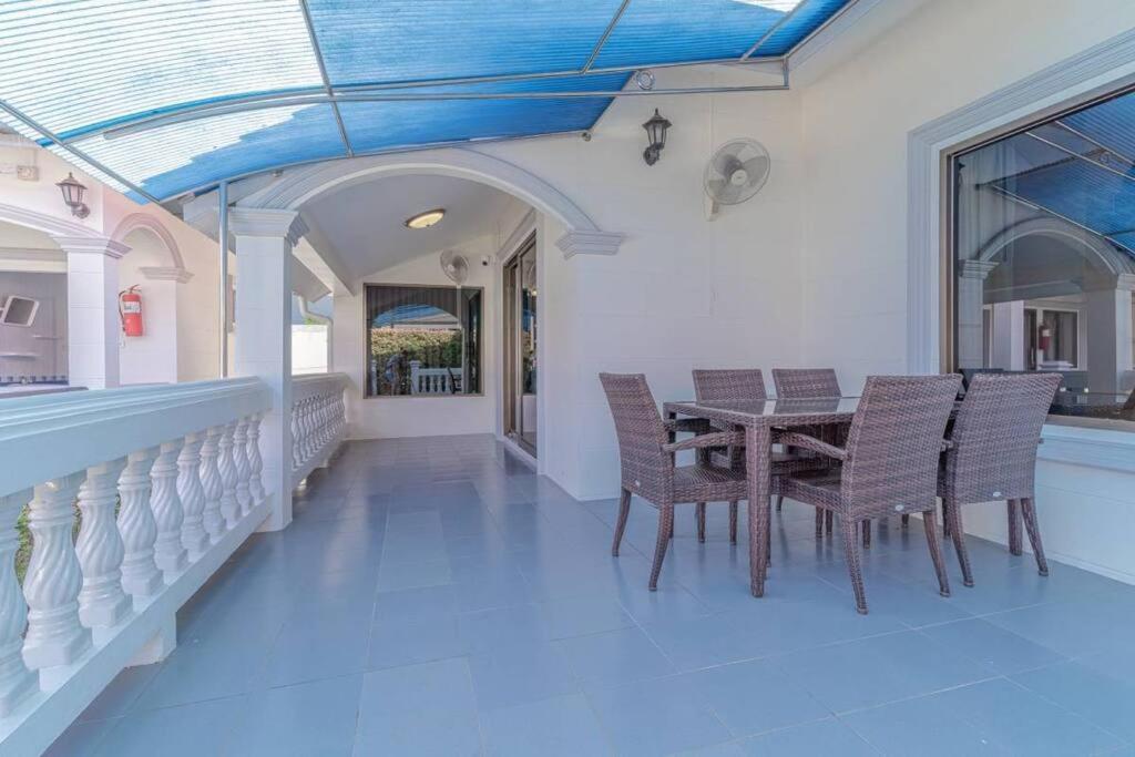 5-3br Huge Pool, Bbq, 300m-beach, 5 Mins To Walking Street * Pattaya