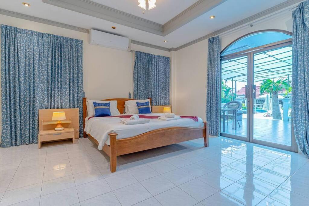 3-2br Huge Pool, Bbq, 300m-beach, 5 Mins To Walking Street * Pattaya