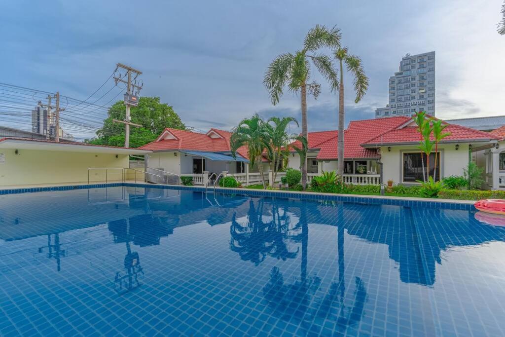 Villa 6-3br Huge Pool, Bbq, 300m-beach, 5 Mins To Walking Street Pattaya