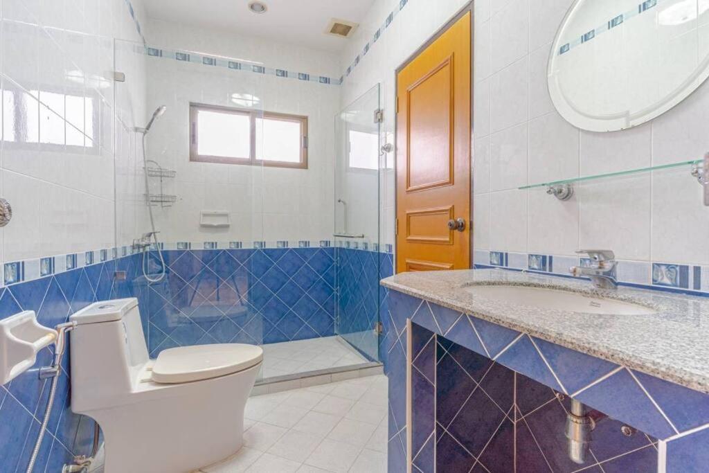 Villa 6-3br Huge Pool, Bbq, 300m-beach, 5 Mins To Walking Street Pattaya