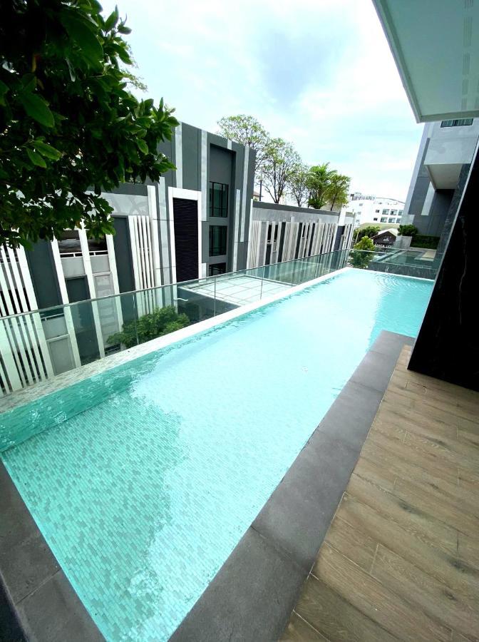 The Base Horizon Apartment