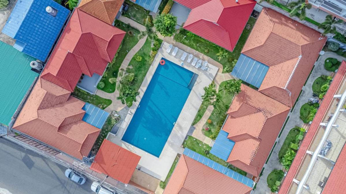 Mew Resort-15br-30pax,300m-beach & Near Walking Street Villa *
