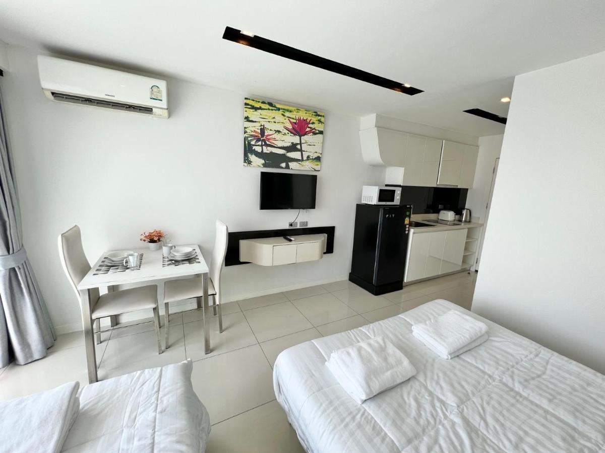 Trendy In Center Apartment