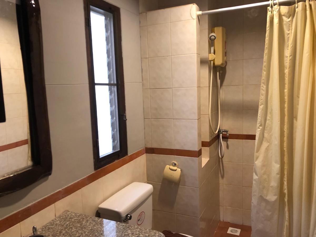 Sutus Court 7 Hotel