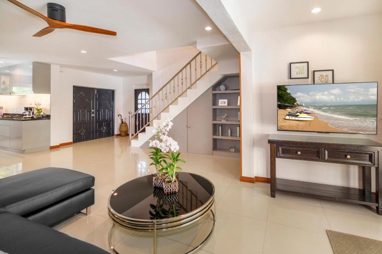 Villa Waree Minutes From Beach And City Villa